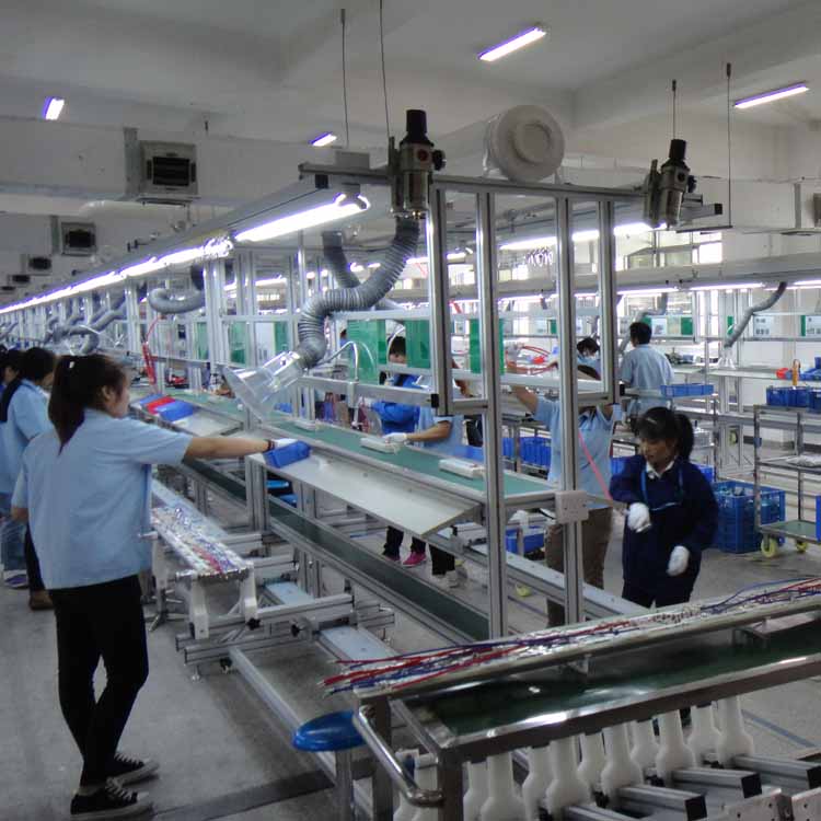 扁状天线装配流水线